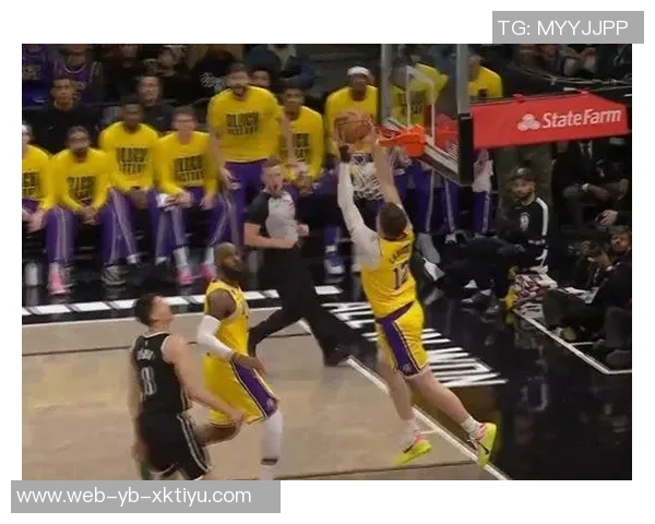 詹姆斯开局火热展现侵略性为拉拉维亚球队奠定胜利基调